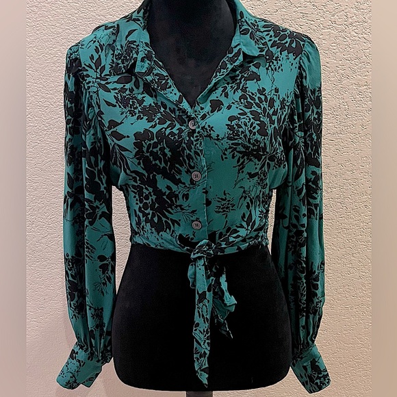 FREE PEOPLE crop top blouse. 💚🖤💚 - Picture 2 of 6